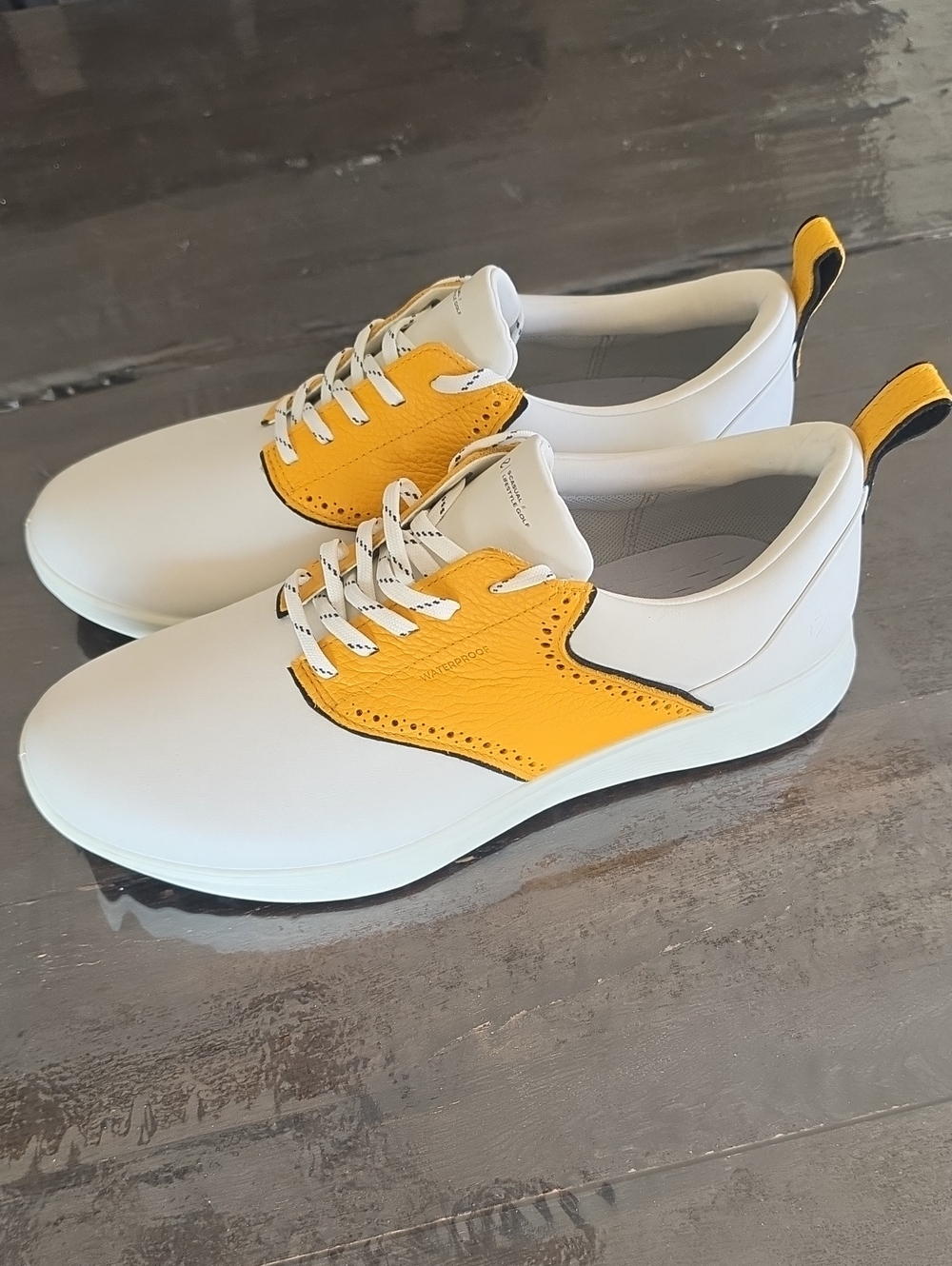 (9.5) Ecco White Yellow Men's Hybrid Golf Waterproof Extra Width Summer Vacation